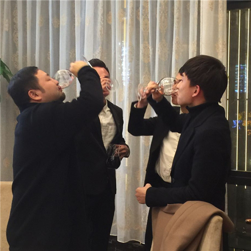 科頤2017年年會團圓飯，把酒飲歡