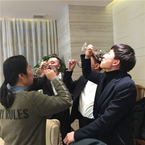科頤2017年年會團圓飯，把酒飲歡